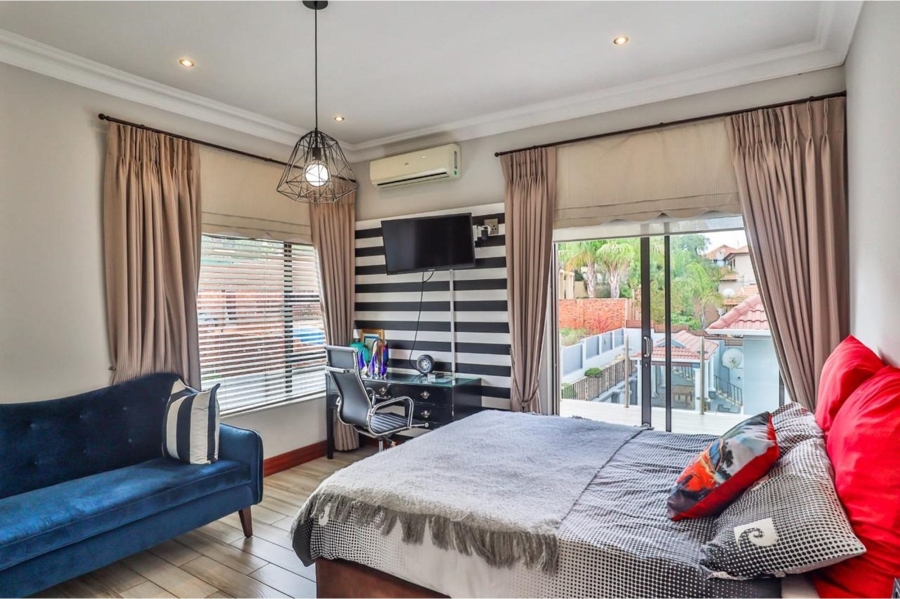 6 Bedroom Property for Sale in Birdwood Estate North West